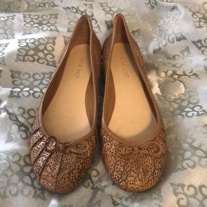 Nine West tan flats with flower detail